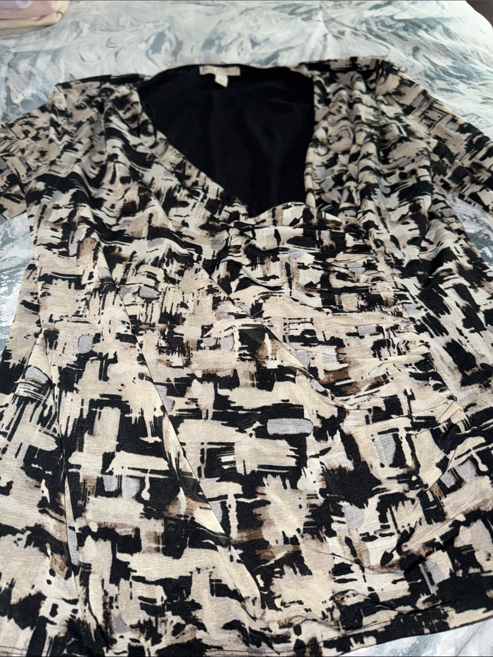 Dana Buchman Black Cream and Taupe Abstract Crossover Tunic